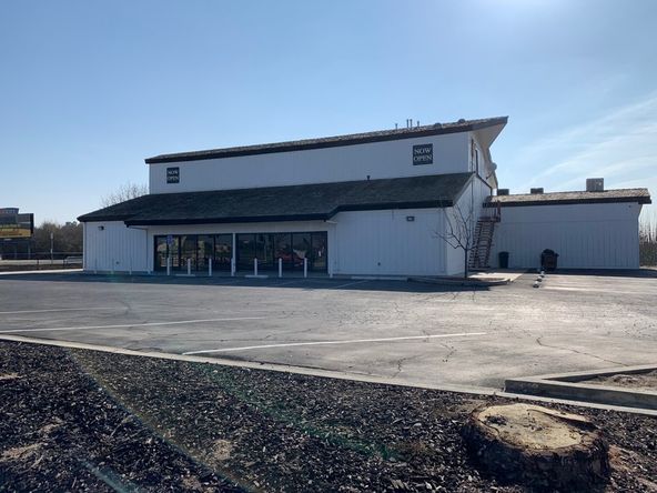 4809 S Mooney Blvd, Visalia, CA 93277